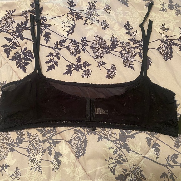 Pennington's Plus-Size Bra, Black, Size 4/5X - Picture 2 of 4